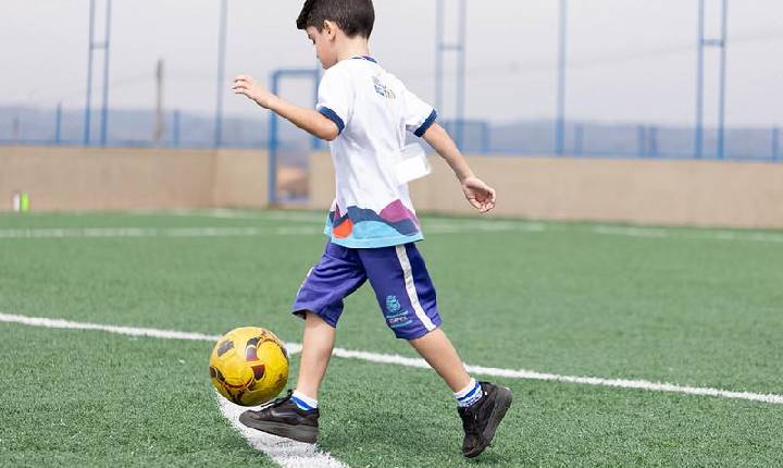 ALUNOS DO CEMEB MARIA ZIBINA PARTICIPAM DE TARDE ESPORTIVA NA ARENA ALTO DA COLINA