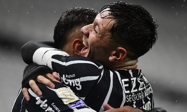 Análise: Corinthians mostra repertório, domina rival e dá sinais claros de evolução com Diniz
