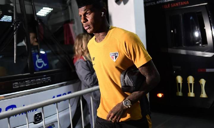 Arboleda ignora contatos, e São Paulo ainda aguarda explicações do zagueiro após sumiço