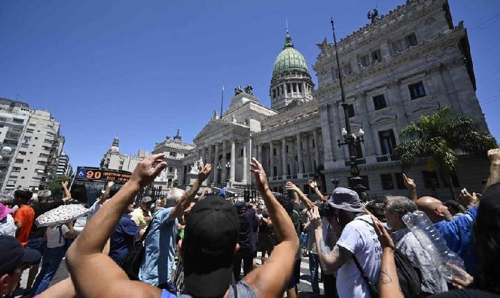 Argentina está entre '10 piores países do mundo' em direitos trabalhistas; veja posição do Brasil