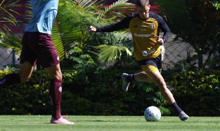 Artilheiro da intertemporada, Gustavo Santana ganha força como opção no São Paulo