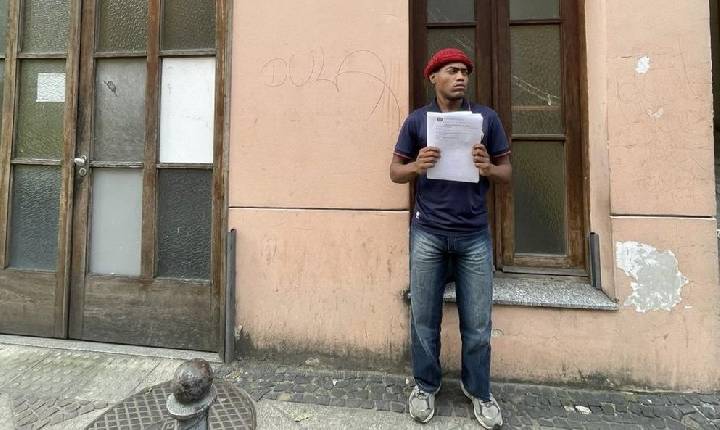 Ator diz ter levado cabeçada de homem ao perguntar onde era o banheiro em shopping: 'Racista'