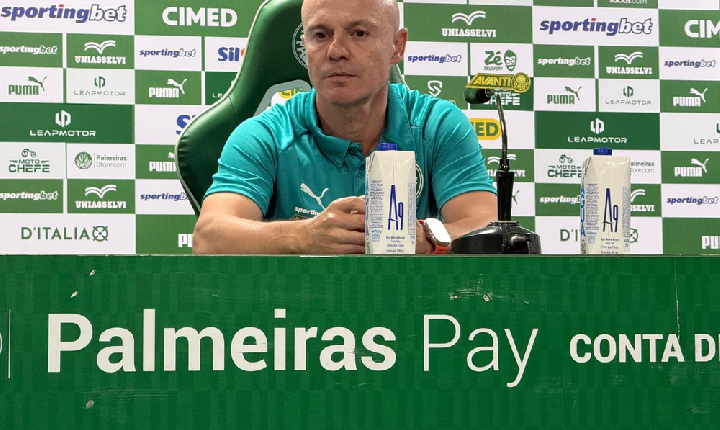 Auxiliar explica trocas no time e diz que Palmeiras merecia vencer clássico: 