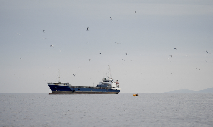 Bloqueio naval dos EUA ao Estreito de Ormuz começa às 11h; Irã ameaça atacar portos