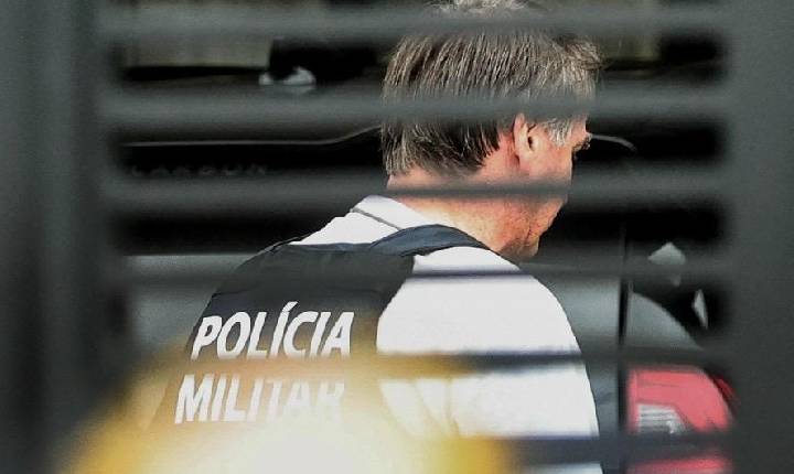 Bolsonaro recebeu visitas de agentes depois de perda de sinal de tornozeleira; suspeita era de nova violação