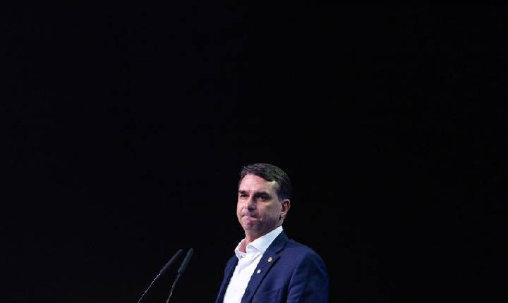 Cai o chefe de comunicação da campanha de Flávio