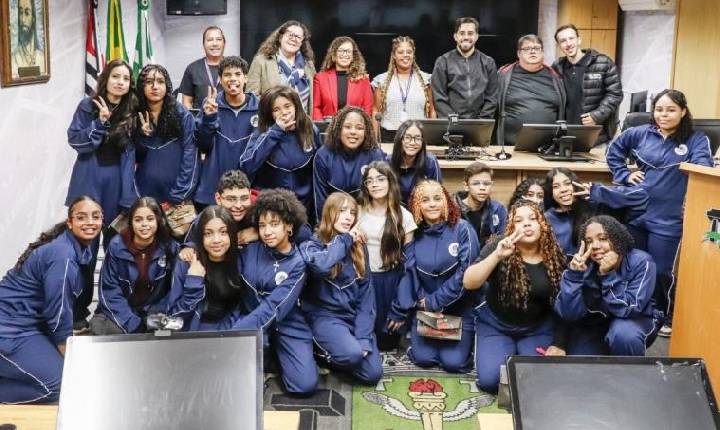 Câmara de Osasco recebe alunos da E.E. Rosa Bonfiglioli