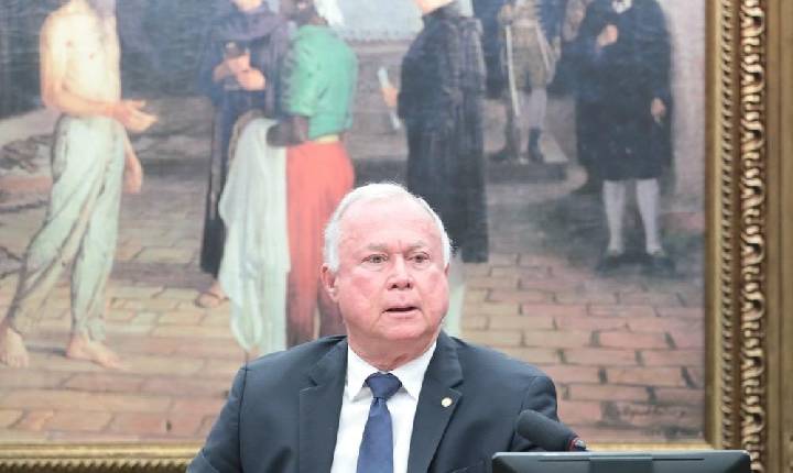 CCJ da Câmara dá aval à proposta que acaba com a escala 6x1