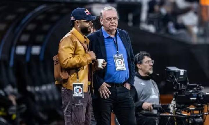 Corinthians multa Memphis Depay por divulgação de imagens do Parque São Jorge em chamas