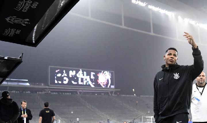Corinthians recua por Wesley, e Cruzeiro retoma conversas pelo atacante