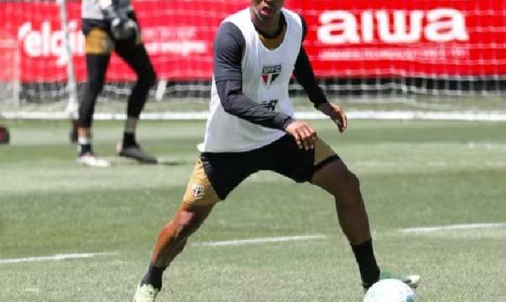 Cruzeiro procura São Paulo e sonda situação do lateral Wendell