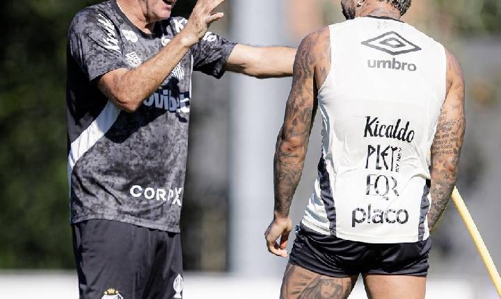 Cuca avalia opções para a vaga de Gabigol no Santos no retorno ao Campeonato Brasileiro