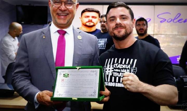 Delegado Bruno Lima recebe Cartão de Prata em solenidade na Câmara de Osasco