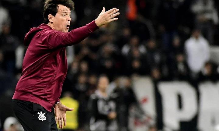 Diniz detona gramado após empate do Corinthians: 
