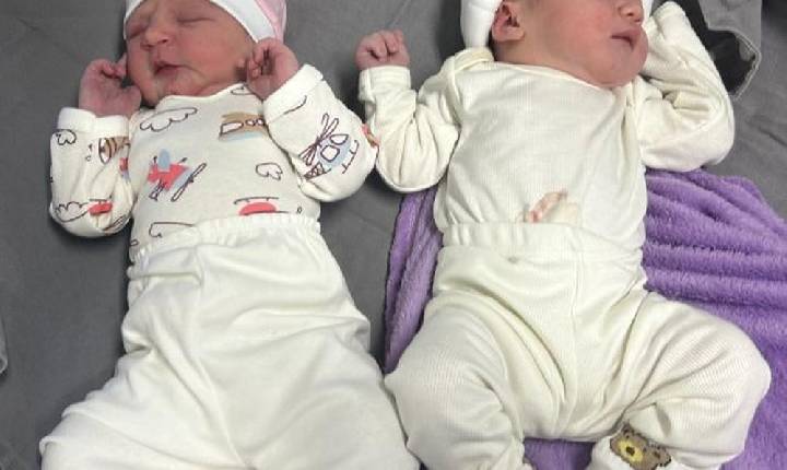 Duas bebês nascem com o mesmo nome e exatamente no mesmo horário em hospital de SC