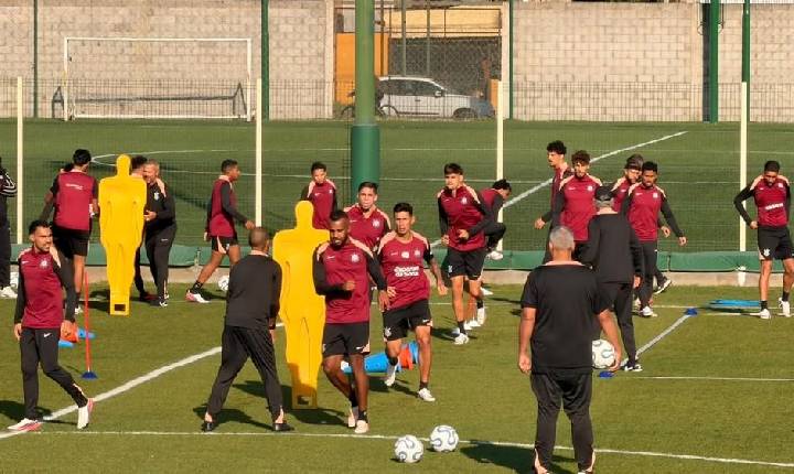 Escalação: Corinthians treina na Argentina e terá desfalques contra o Estudiantes
