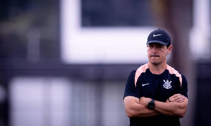 Escalação do Corinthians: Memphis é dúvida, e Diniz tem retorno na zaga para enfrentar o Atlético-MG
