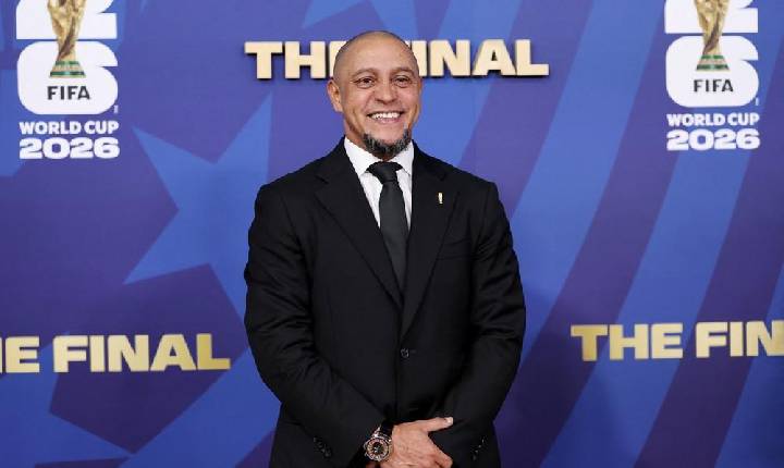 Ex-lateral Roberto Carlos pede desculpas à torcida do Palmeiras por passagem pelo Corinthians