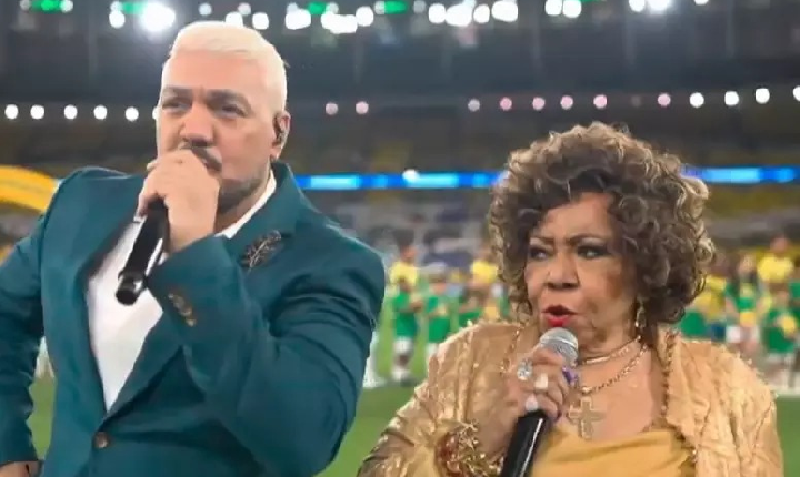 Falha na execução do hino nacional por Belo e Alcione gera críticas: ‘Deixaram o hino morrer’