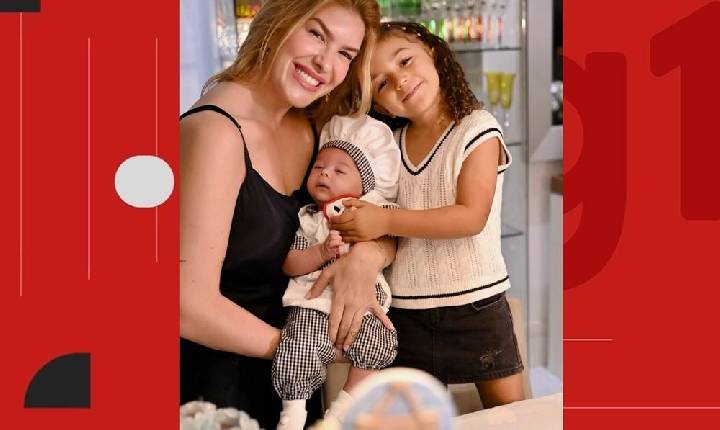 Filho de Lore Improta e Léo Santana explode o fofurômetro em mêsversário: 'Alguém aí aceita o cardápio desse mini-chef?'