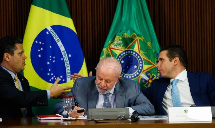 Fim da taxa das blusinhas é primeira reação do governo às derrotas recentes no Congresso