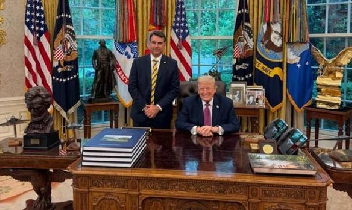 Flávio Bolsonaro disse a Trump que situação do crime organizado no Brasil seria pior que no México