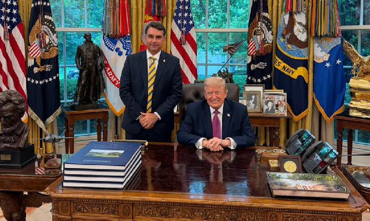 Flávio Bolsonaro diz que pediu a Trump para classificar PCC e CV como grupos terroristas
