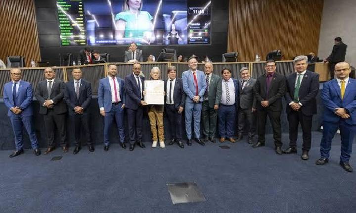 Getúlio Fogaça recebe título de cidadão barueriense