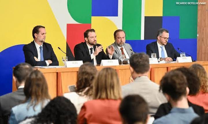 Governo do Brasil reforça subsídios ao diesel para frear alta de preço causada pela guerra