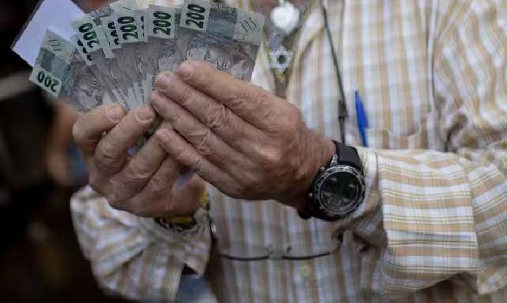 Governo eleva estimativa e calcula salário mínimo de R$ 1.741 em 2027