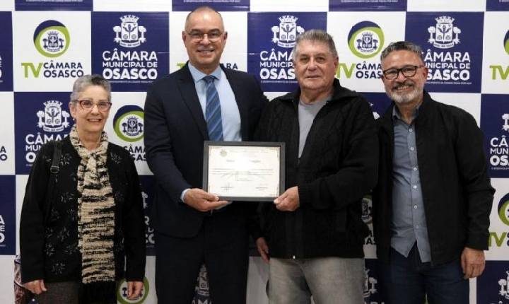 Grupo de samba e morador do Jardim Veloso recebem moções