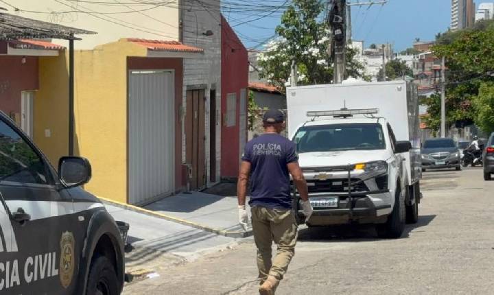 Idoso é morto a tiros dentro de casa na Praia do Meio em Natal