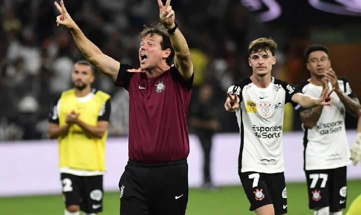 Invicto, Diniz ressalta força mental do Corinthians em vitória com um a menos sobre o Vasco: 