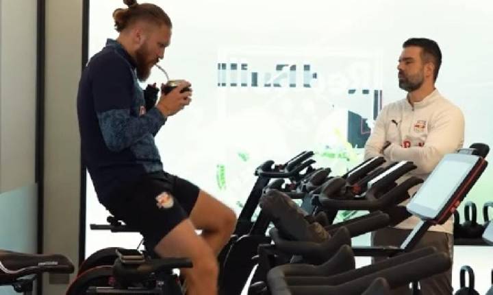 Isidro Pitta se reapresenta ao Bragantino e realiza treino físico