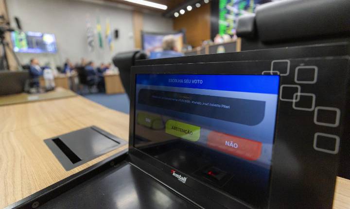Licença-maternidade passa a valer também para adoção de adolescentes