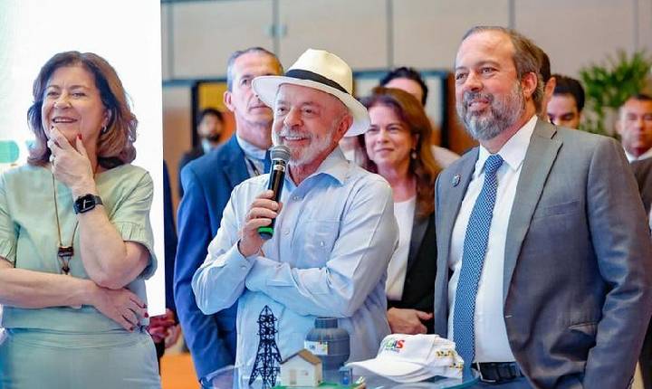 Lula anuncia R$ 130 bilhões em distribuição de energia e reforça ampliação do Luz para Todos