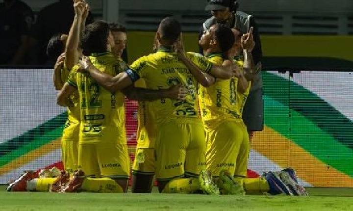 Mirassol vence o Corinthians, que perde a primeira com Diniz e entra no Z-4