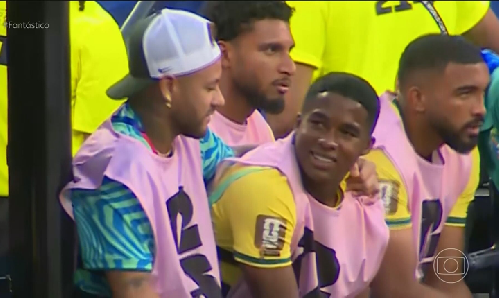 Na estreia do Brasil na Copa, Endrick desabafa com Neymar: 'Se eu pudesse, eu entrava', indica leitura labial