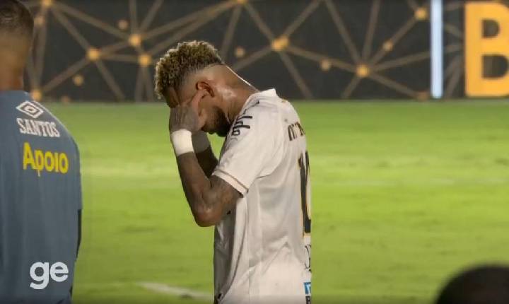 Neymar desabafa após coçada na orelha causar polêmica: 