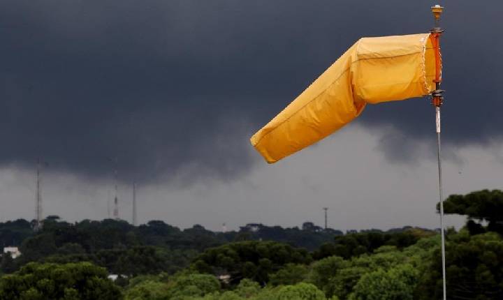 Nove estados do Centro-Sul devem ter tempestades nesta quinta; PR, SP e MS têm risco de tornado