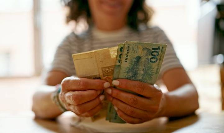 Pagamento da segunda parcela do 13º para aposentados e pensionistas começa neste dia 25