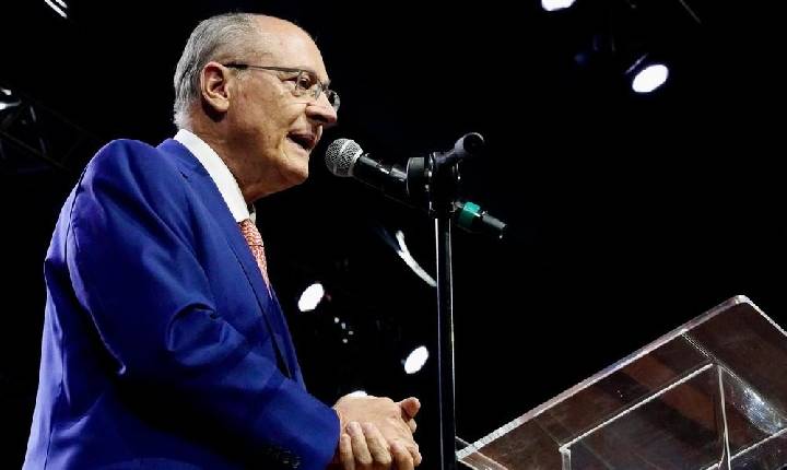 'Pesquisa é momento', diz Alckmin após Datafolha mostrar empate entre Lula e Flávio Bolsonaro