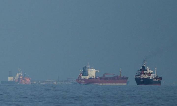 Petróleo sobe 5% com impasse entre EUA e Irã no Estreito de Ormuz