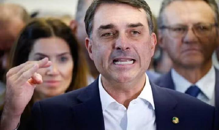 Pilares do bolsonarismo avaliam Flávio Bolsonaro como ativo tóxico após revelação de negócios com Vorcaro
