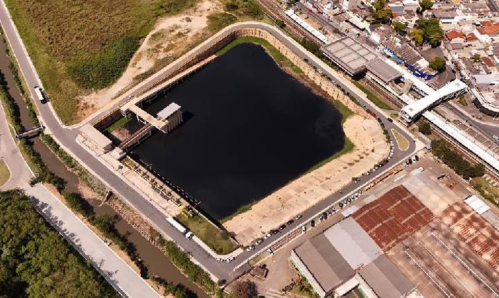 Piscinões em operação podem se somar a novo projeto para reduzir enchente