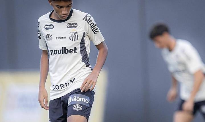 Por que o Santos passou a acelerar renovações de contrato com jogadores formados na base