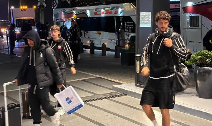 Sem Memphis e Bidu, Corinthians desembarca em Montevidéu com 24 jogadores; veja relacionados