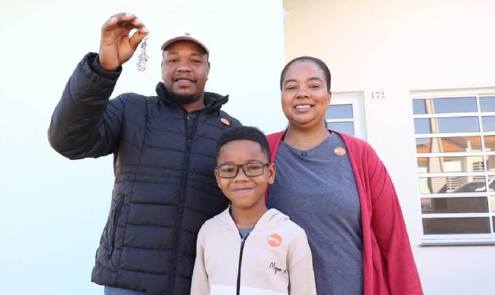 SP conclui conjunto habitacional com a entrega de casas a 174 famílias em Araçoiaba da Serra