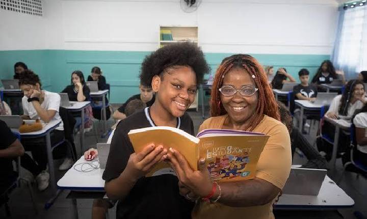 SP dobra bônus da educação, atinge R$ 1 bi e faz maior pagamento em 10 anos