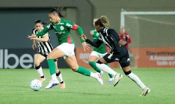 Tainá Maranhão faz três, Palmeiras bate Atlético-MG e sobe para segundo no Brasileirão Feminino